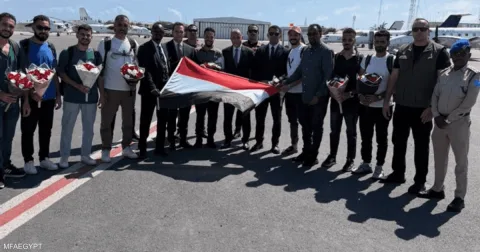 البحارة المصريون يصلون مقديشو قبل العودة