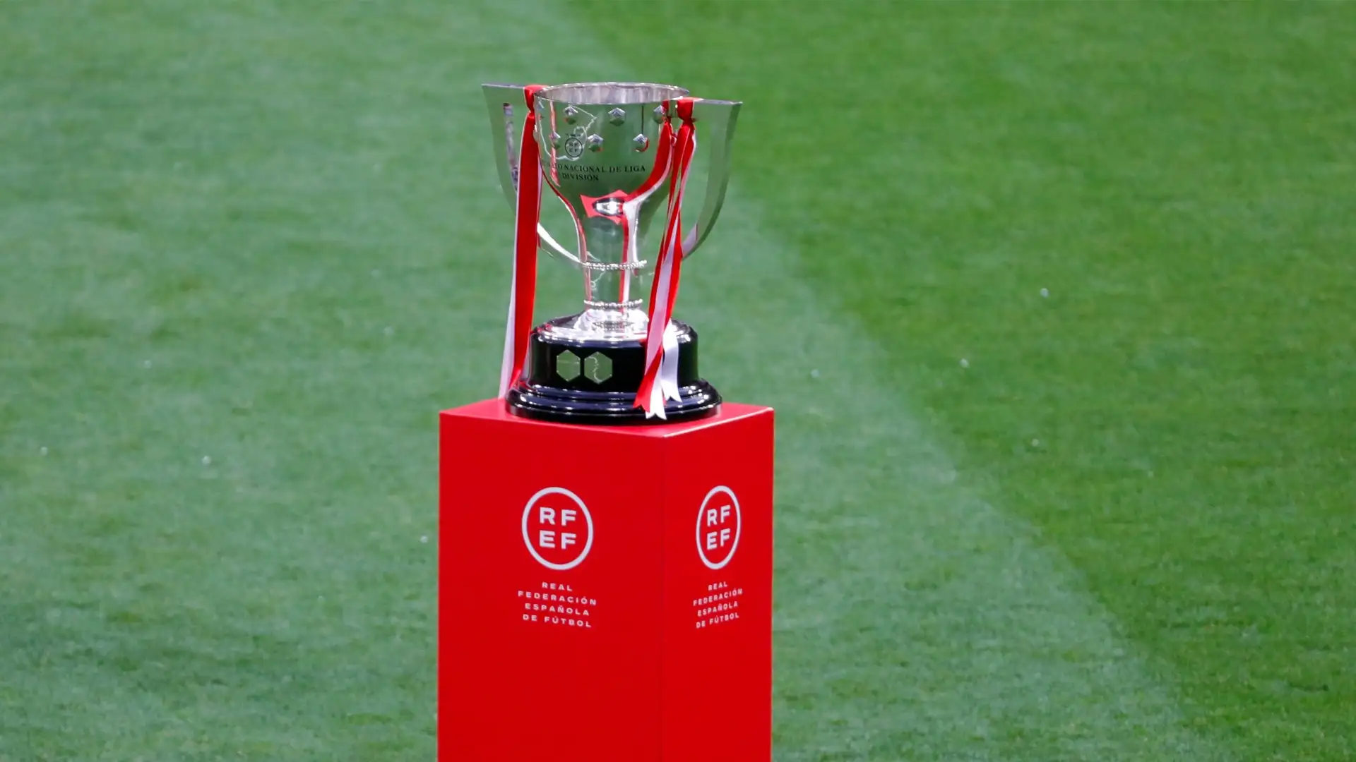 "لقاء العمالقة الأهلي vs الزمالك" .. المباراة المنتظرة من جماهير الكرة المصرية في نهائي مصر وأهم القنوات الناقلة 2024