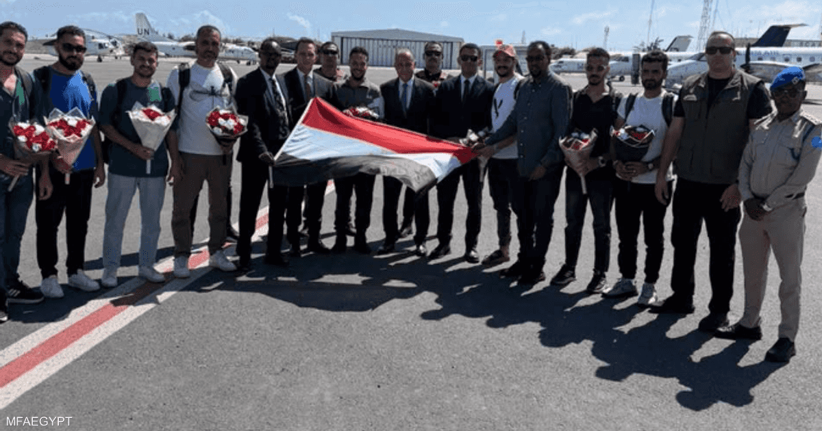البحارة المصريون يصلون مقديشو قبل العودة