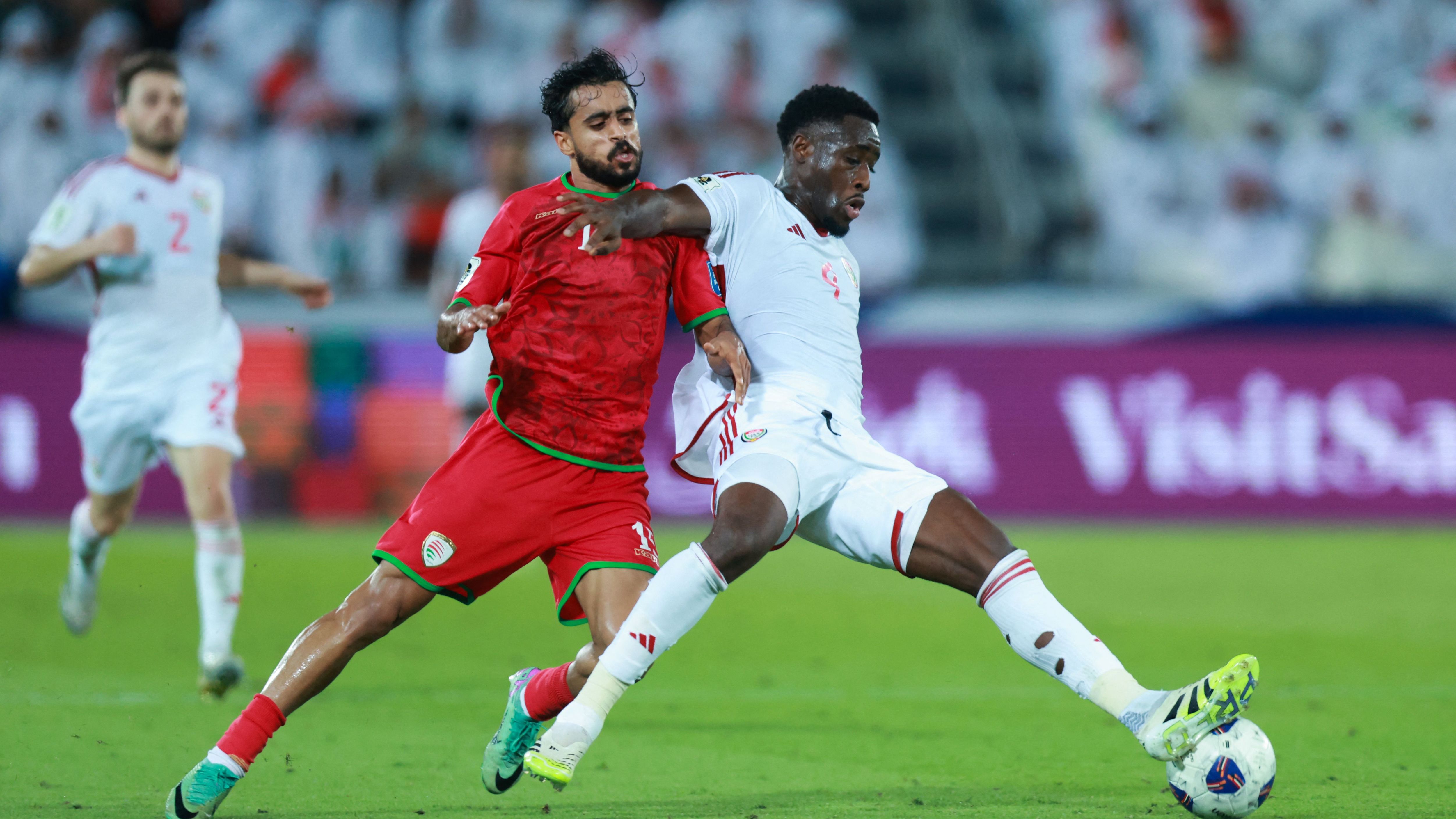الإمارات وعمان في نصف نهائي كأس الخليج العربي