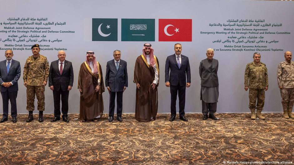 حلف مكة يبدأ في توفير القوات العسكرية