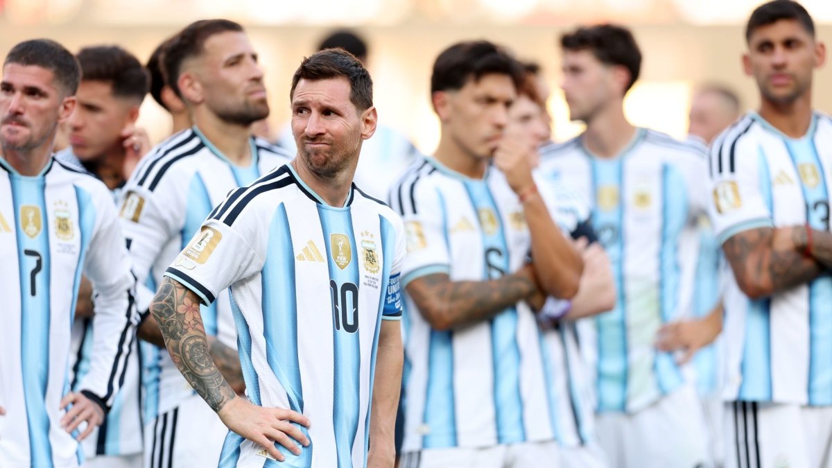 ليونيل ميسي يلعب مباراته الدولية الأخيرة