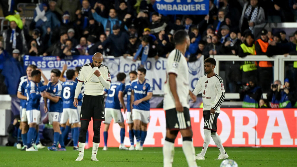 مانشستر يونايتد يتعرض لهزيمة مذلة على يد كومو في دوري الأبطال