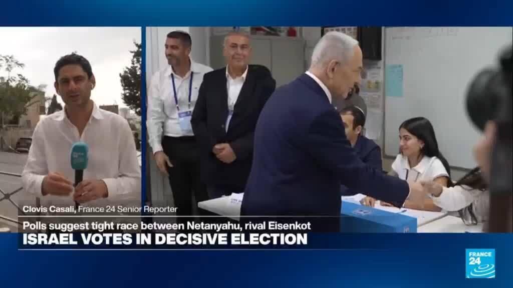 نتنياهو يدلي بصوته وسط احتجاجات شعبية غاضبة أمام مراكز الاقتراع