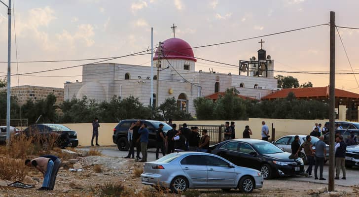 مراسل رؤيا: إجلاء ذوي مرتكبي جـريمة كنيسة حمود من الدرجة الأولى خارج الكرك