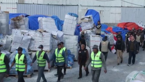 اللجنة المصرية في غزة: توزيع مليون رغيف يوميا بالقطاع.. ومصر سيرت قوافل تحمل الخيام