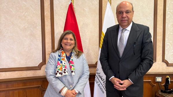 وزير الطيران المدني يبحث مع سفيرة البرتغال تعزيز الربط الجوي بين البلدين