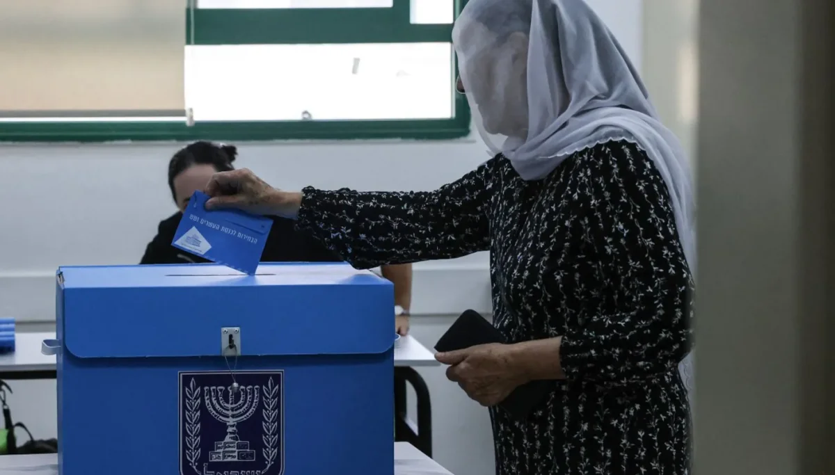 أكثر من ألف كاتب وفنان إسرائيلي يدعون إلى حكومة بديلة لنتنياهو بدعم عربي
