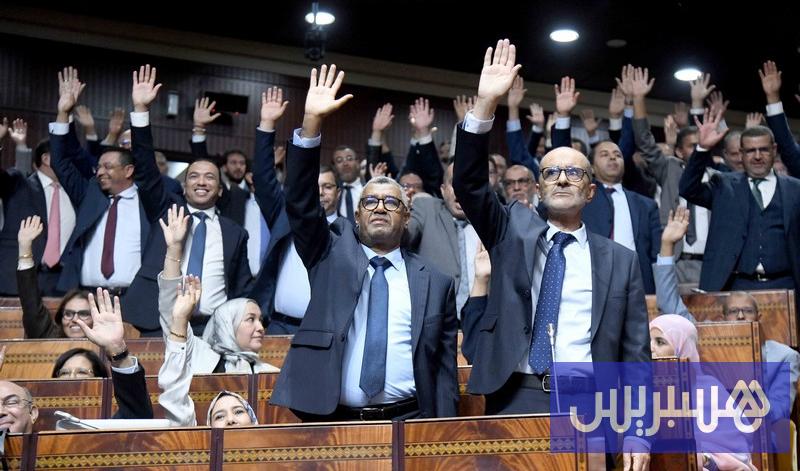 "البيجيدي" يدفع بمصادرة المنافع والحرمان من التوظيف لمنع تنازع المصالح