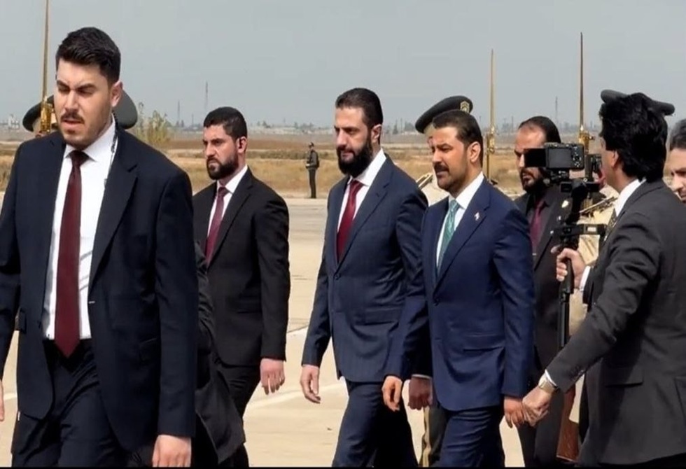 الشرع يستقبل الزيدي في مطار دمشق