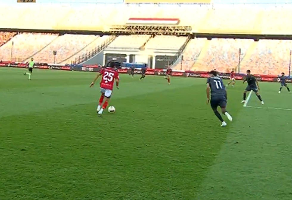 الأهلي يتخطى مودرن سبورت بصعوبة ويواصل مطاردة بيراميدز على صدارة الدوري المصري
