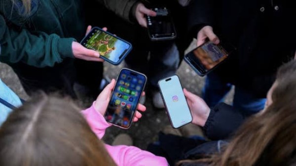 المفوضية الأوروبية تجمد مشروع قانون نمساوي لحظر استخدام الأطفال دون 14 عامًا وسائل التواصل الاجتماعي