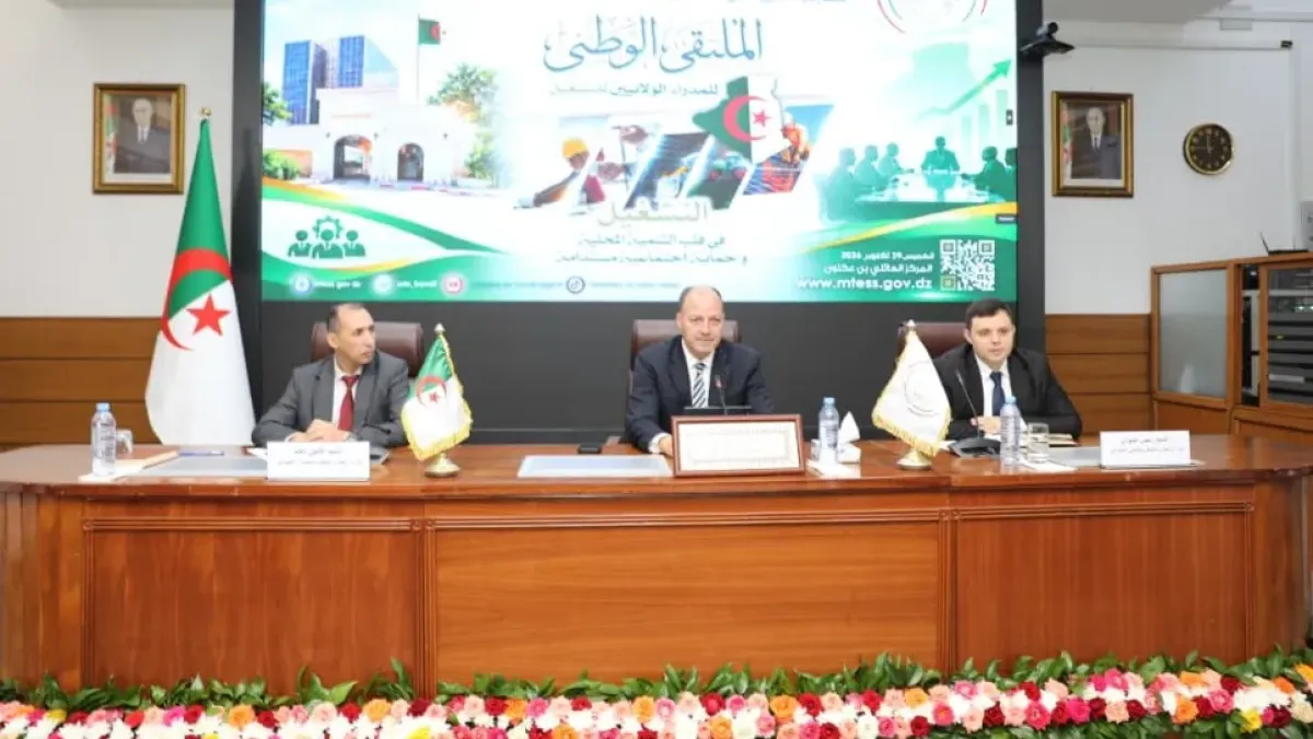 وزير العمل يشدد اللهجة