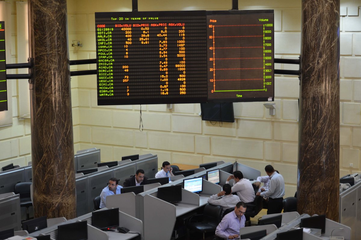 البورصة المصرية تنهي أسبوعا مضطربا وسط ضغوط السيولة وترقب التعافي