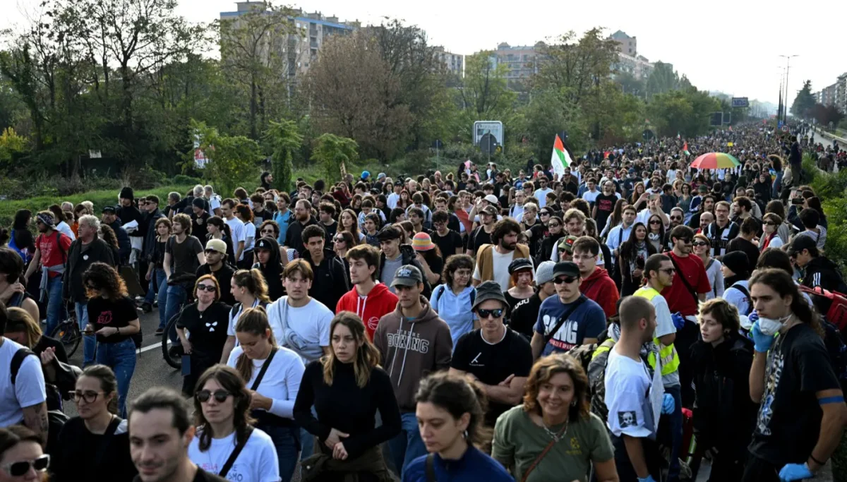 تظاهرات حاشدة للشباب في إيطاليا وسط مخاوف من تكرار أعمال العنف (صور)