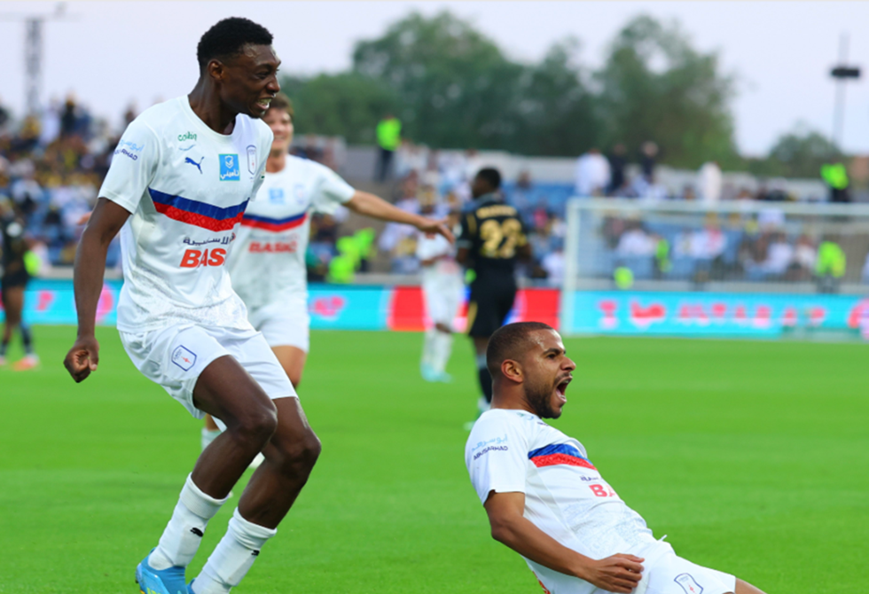 في الوقت القاتل.. أبها ينتزع نقطة غالية من الاتحاد