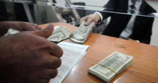 سعر الدولار اليوم السبت 31 أكتوبر 2026 السبت.. 100 دولار تكلف 5605 جنيهات بأقل سعر بيع فى البنوك في السعودية