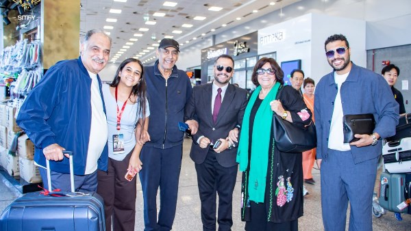سهير المرشدي وأشرف عبد الباقي وأحمد بدير يصلون للمشاركة في مهرجان شرم الشيخ الدولي للمسرح الشبابي