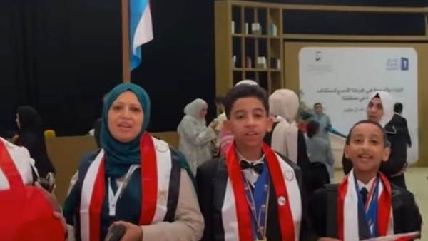 فرحة وفخر.. أعلام مصر في شوارع الإمارات احتفالًا بإنجاز ميار عثمان