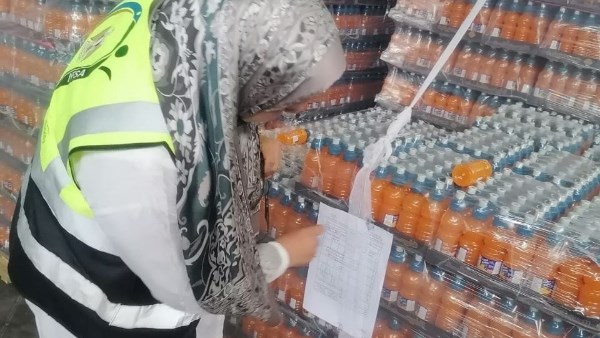 الشرقية.. ضبط 5337 لتر عصير مانجو غير صالح للاستهلاك الآدمي بأحد المصانع