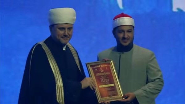 بلال سيف يرفع اسم مصر في موسكو.. جائزة الجمهور تتوج رحلة قارئ «دولة التلاوة»