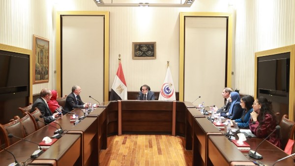 وزير الصحة يبحث مع الاتحاد الدولي لأمراض النساء والتوليد تعزيز التعاون