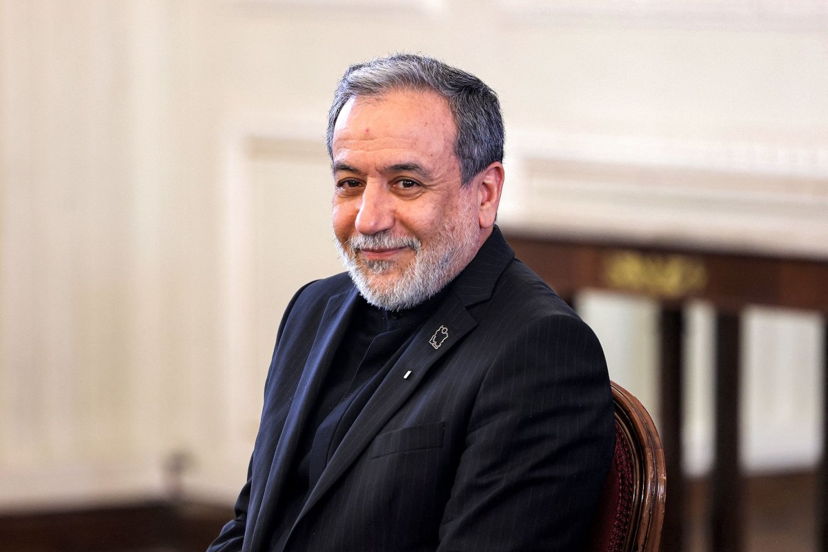 عراقجي يرد على تصريحات مستشار ألمانيا حول الحرب: "لا توجد خطوط حمراء بعد الآن"