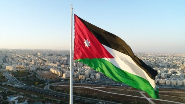 الأمن العام الأردني: ضبط بالونات حرارية تحمل أسلحة نارية جرى تهريبها للمملكة بمحافظة الكرك