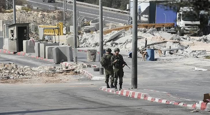رئيس بلدية الخليل: المدينة محكومة بالحصار والعقاب الجماعي وتهجير نحو 3300 من السكان وتعطيل تعليم 80 ألف طالب