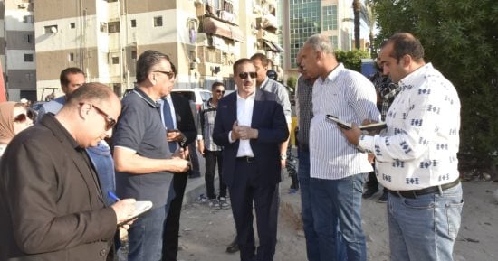 محافظ بورسعيد يتابع ميدانياً خطة تطوير 110 عمارات سكنية بالمنطقة الخامسة